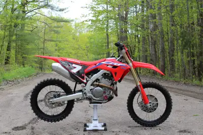 2022 CRF250R HAS OWNERSHIP The bike is in brand new condition 19 hours on it just sitting at this po...