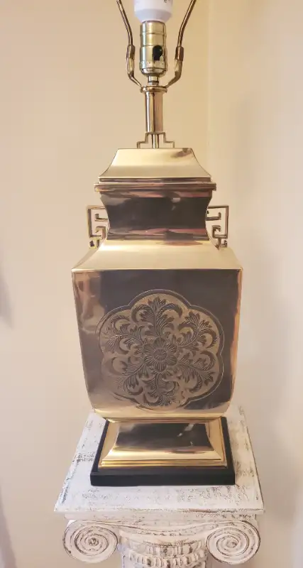 VINTAGE URN BRASS LAMP in Arts & Collectibles in City of Toronto - Image 5