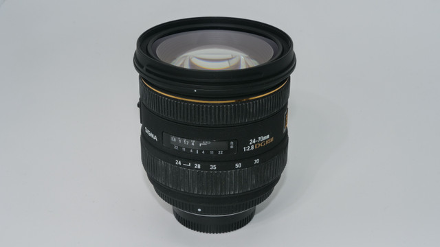 Sigma 24-70mm Lens for Nikon f/2.8 with Accessories dans Appareils photo et caméras  à Longueuil/Rive Sud - Image 2