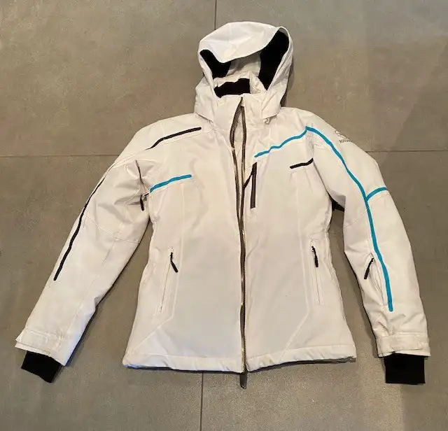 Women's Rossignol winter ski jacket XS in great condition in Women's - Tops & Outerwear in City of Montréal - Image 2