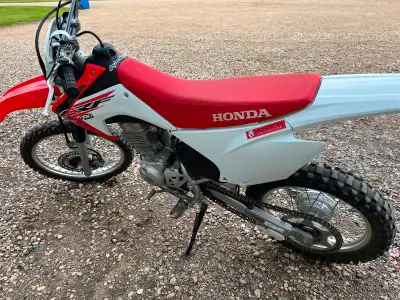Selling my daughters Dirtbike, was an awesome bike for her to ride. Heading to school in the city no...