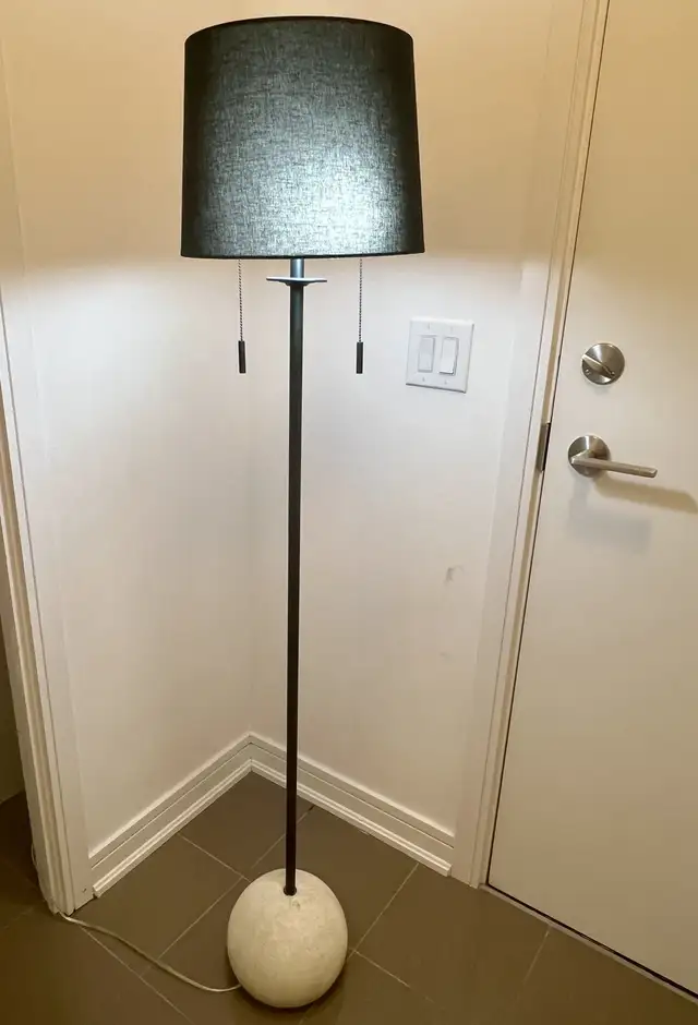 Floor Lamp  in Indoor Lighting & Fans in Markham / York Region - Image 2