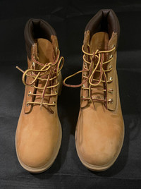(NWOT) Timberland Ladies 7.5 Steel Toe Work Boots