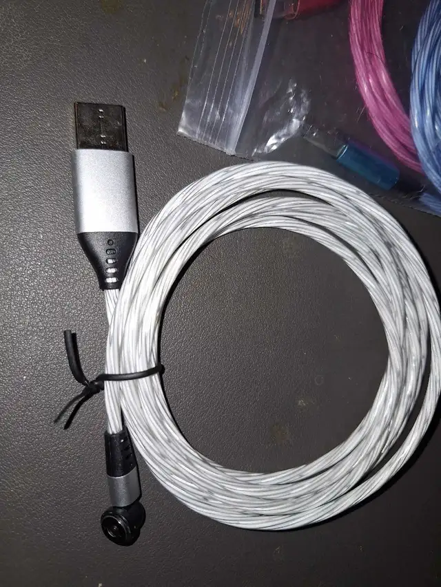 Usb charge cable magnetic flashing colors in Cables & Connectors in Cambridge - Image 2