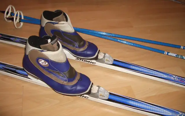 KIT ski de fond  ATOMIC  _ 185 cm + bottes 7-8 US + poles in Ski in City of Montréal - Image 8