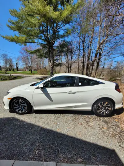170000 km 2 keys heated front seats heated mirrors power windows power locks touchscreen infotainmen...