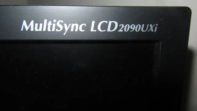 NEC MultiSync® LCD2090UXi 20 inch monitor in Monitors in Oshawa / Durham Region - Image 3