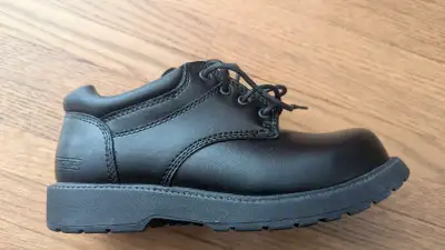 New in box, a few years old, never worn. Box says "non-safety toe", it's some other hard material ov...