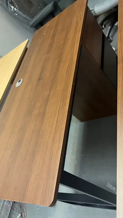 Nice office desks with 3 drawers Available in 2 colors and 2 different sizes Brand new in box $139 f...