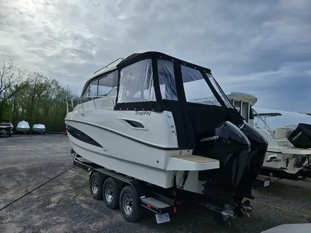 Trophy T29 Explorer Coupe in Powerboats & Motorboats in Kingston - Image 3