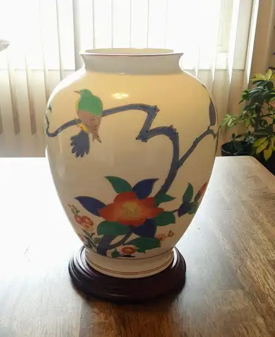 Japanese Porcelain Kakiemon Sakaida Vase, View more