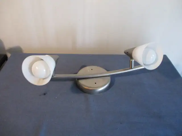 UNIQUE 2 LAMP WALL/CEILING FIXTURE-GOOD CONDITION! in Indoor Lighting & Fans in Laval / North Shore - Image 3