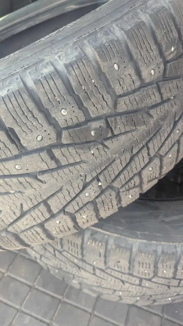 Pneus cloutés Nokian 235/60R18 occasion in Tires & Rims in Laurentides - Image 6