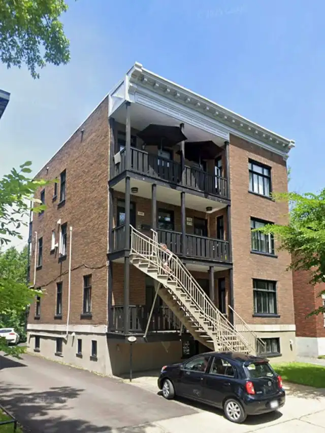 Spacious 5.5-Bedroom Apartment for Rent in the Saint-Sacrement Neighborhood