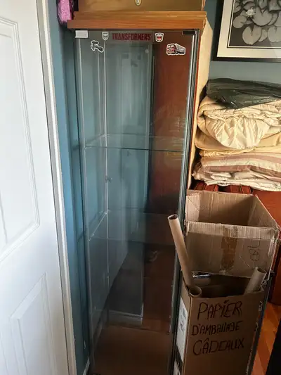 Show cases en vitre, View more