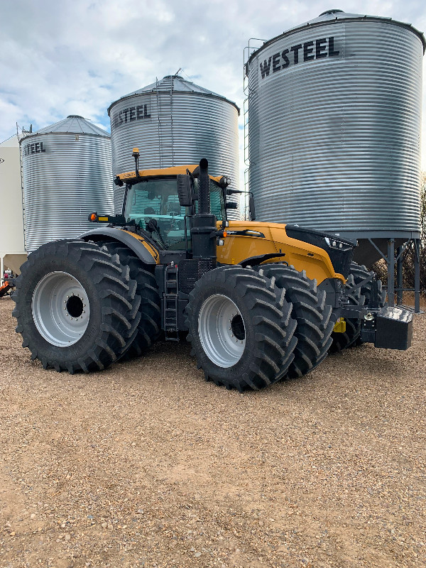 Challenger /Fendt 1050 Tractor | Farming Equipment | Swift Current | Kijiji