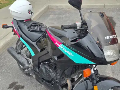 1990 Honda VTR250 "Baby Interceptor" Classic sports bike with a 250cc v-twin engine. Asking CASH no...