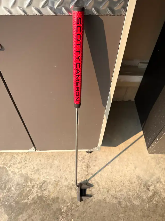 Titleist Scotty custom made putter from Callaway539802468479160322