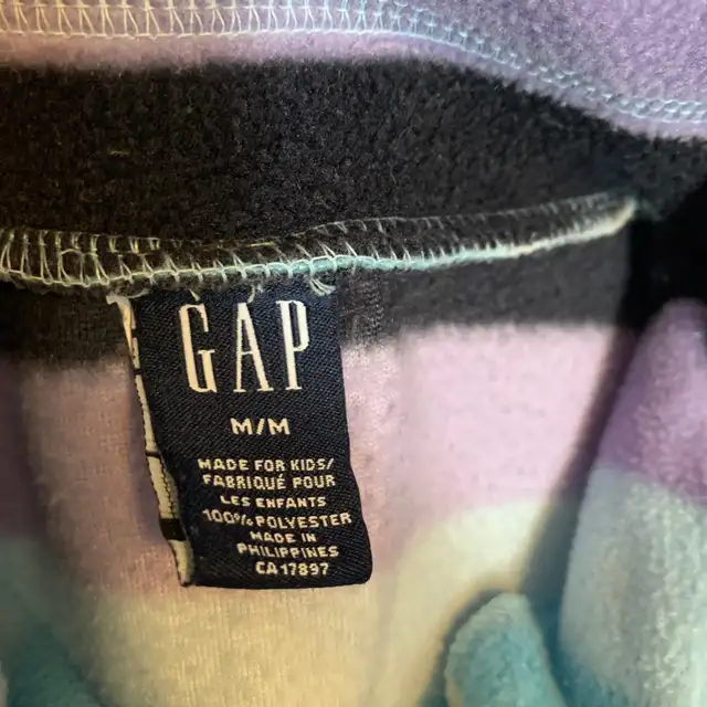 girls Size 8 pink hoodie shirt and Gap sweater $4 in Kids & Youth in Oshawa / Durham Region - Image 3