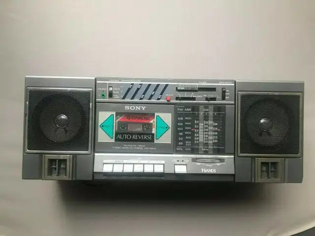 Sony CFS-5000S AM/FM-MW-SW 7 Band Receiver/Recorder  Vintage in Stereo Systems & Home Theatre in City of Toronto - Image 2