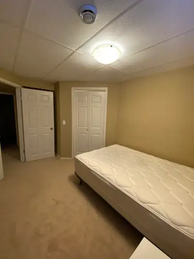 Room for rent in South Pointe, NEAR UOFM and MITT. Clean and quiet. 1 minute walk to the bus stop. W...