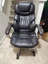 Leather executive office chair