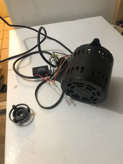 Older mastercraft band saw motor………..Not used much, saw fell off bench, could only save motor.