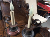Petites lampes ( 2)  de style antique en bois.