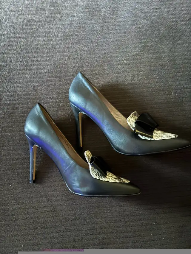 Women’s Size 7 Shoes in Women's - Shoes in Bedford - Image 5