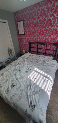 Queen size frame, mattress & comforter set