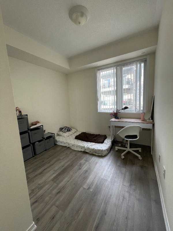 Furnished Room For Rent in Thomas St, Mississauga (FEMALE) Room