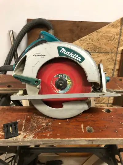 scie ronde Makita, modele 5007 MG, View more