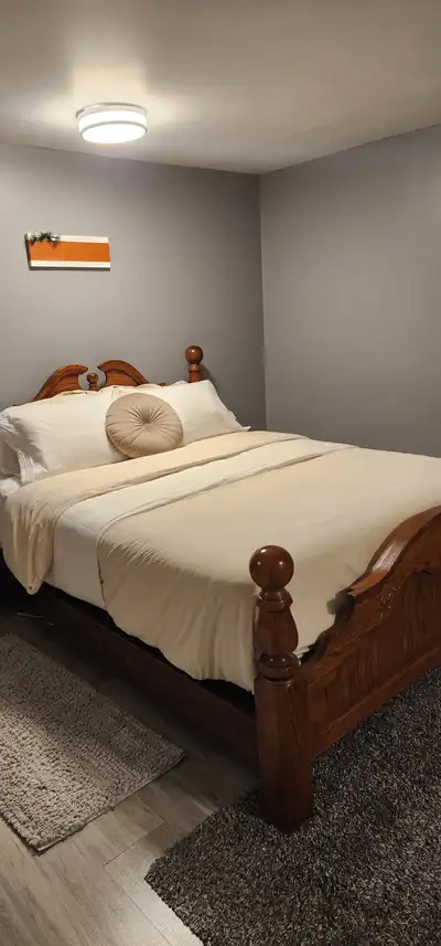 Date: Aug 1, 2026 Looking for a Working Professional Male or Female Basement Room Single Occupancy $...