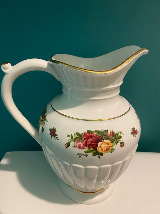 10" Royal Albert "Old Country Roses" Fluted Porcelain Pitcher 19 in Arts & Collectibles in City of Toronto - Image 4