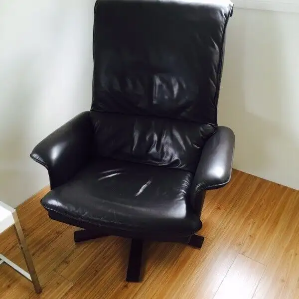 Leather chair in Other in City of Toronto - Image 2