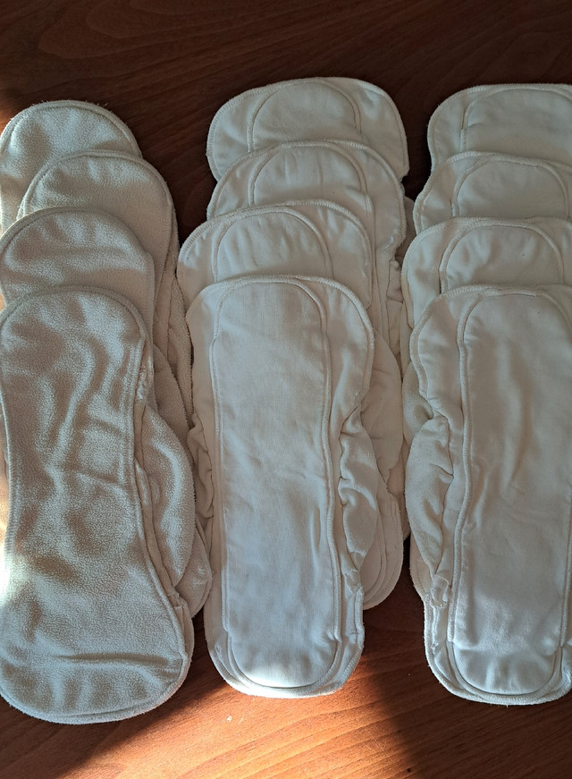 12 Grovia cloth diaper inserts and 1 cover in Bathing & Changing in City of Toronto