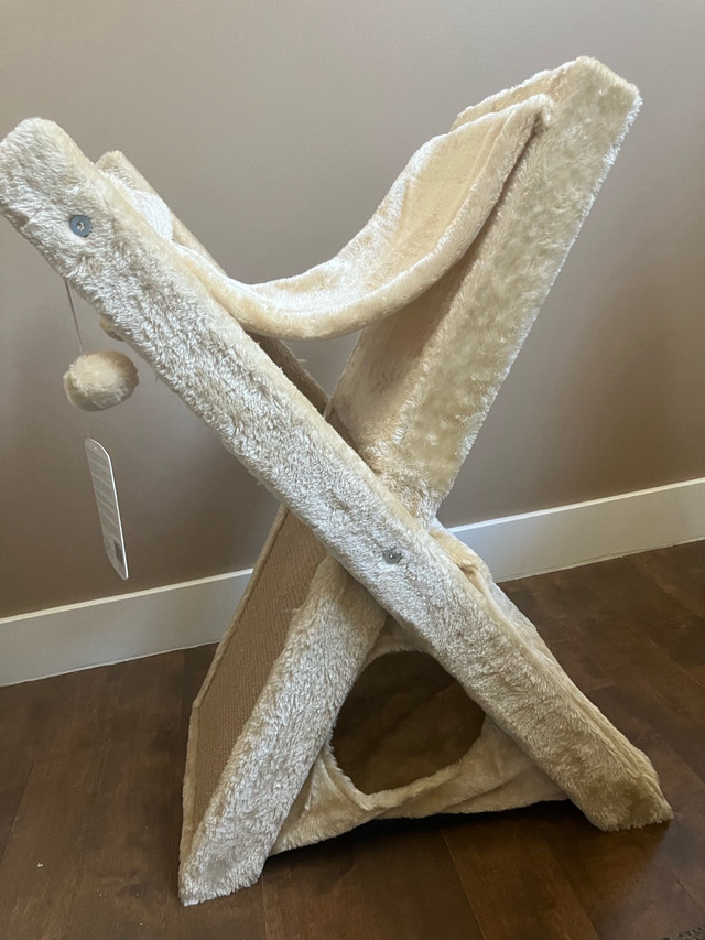 Cat bed and scratching post in Other in Calgary
