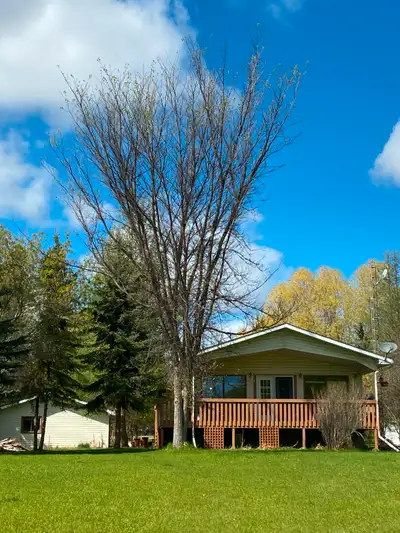 North Buck Lake Blue Heron Estates Lot #93 1 storey house located on 0.75 acre lot with fully finish...