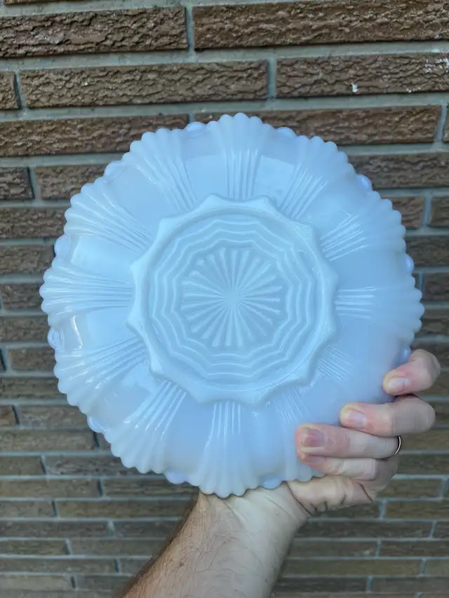 Milk Glass Divided Serving Dish525760278509004803