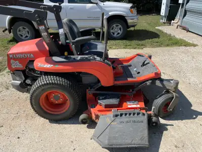2011 KUBOTA ZG 227 Pro 60 Commercial zero turn mower. At the end of 2025 it has a total of 506 hours...