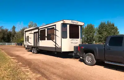 SPECIALIZING in 5TH WHEELS, DESTINATION TRAILERS and HOLIDAY TRAILERS. ========================= ===...