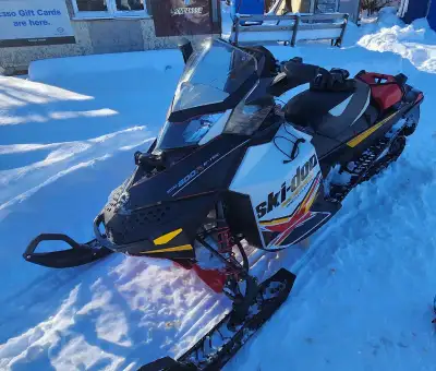 2012 Skidoo Backcountry X 800 E-Tec, Electric start. excellent condition. 9300 kms $5300