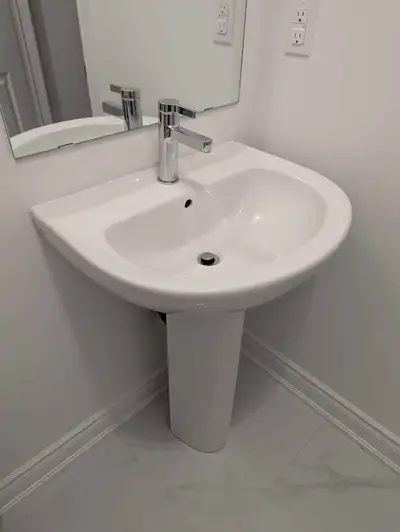 Pedestal sink with Moen Faucet. Like new.