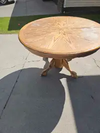 WOOD ROUND TABLE 
