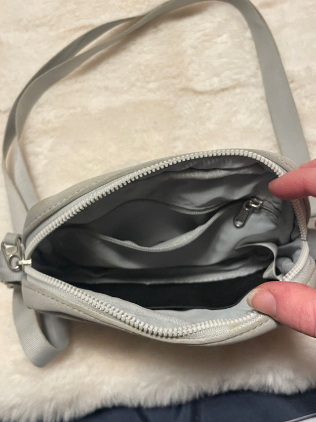 Cross body bag in Women's - Bags & Wallets in St. Albert - Image 4