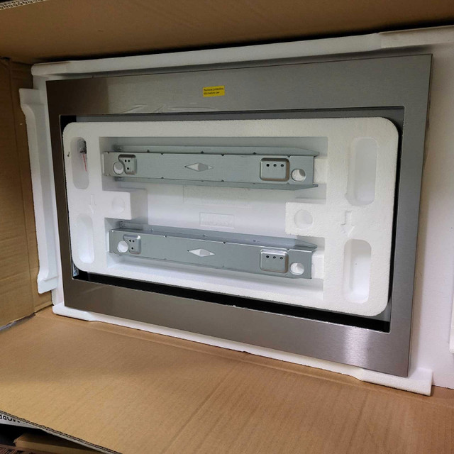 New 27" trim kit for Frigidaire built-in microwave  in Microwaves & Cookers in Bedford - Image 2
