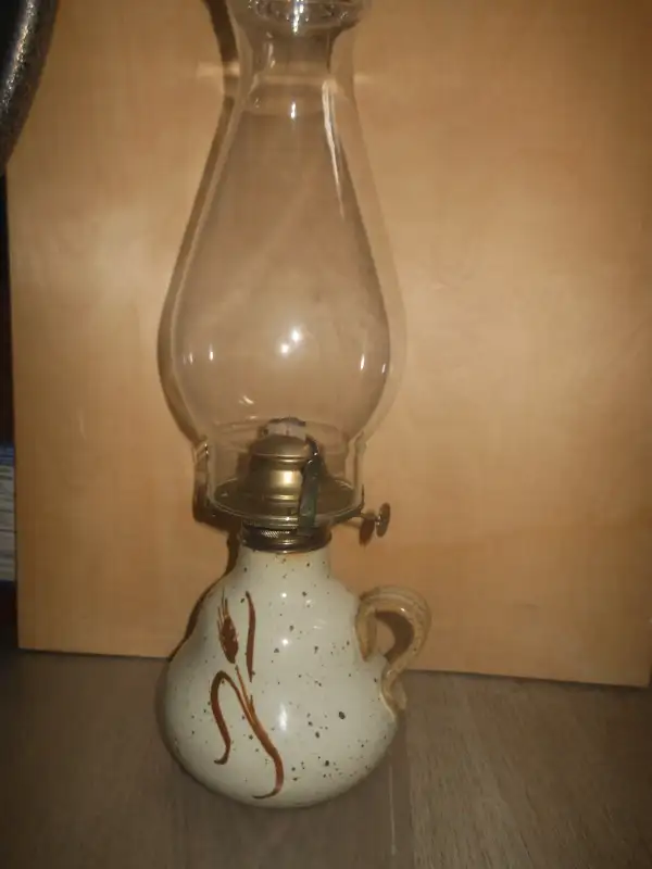 Oil lamp in Indoor Lighting & Fans in City of Montréal - Image 2