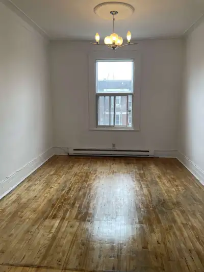 Bright apartment 4 1/2 near metro verdun and river park