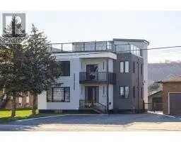 This beautiful 2 bedroom semi basement apartment is located in the heart of Stoney Creek close to al...