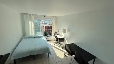 1 1/2 Studio with a central and privileged location, just steps from Place des Arts, the metro stati...